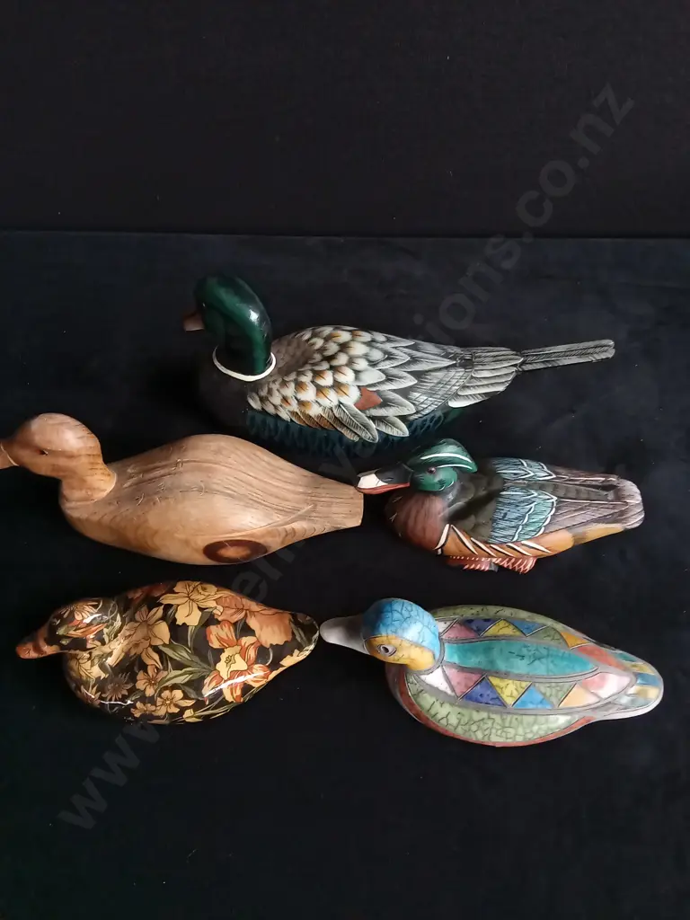 5 DECORATIVE DUCKS Image 1++
