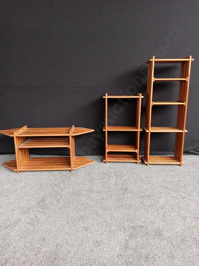 2 WOODEN SHELVES WITH MATCHING TABLE Image 1++