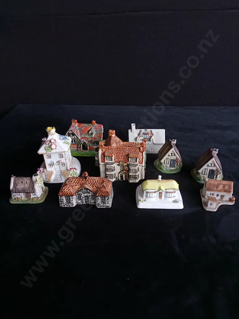 10 MINIATURE HOUSE ORNAMENTS Image 1++