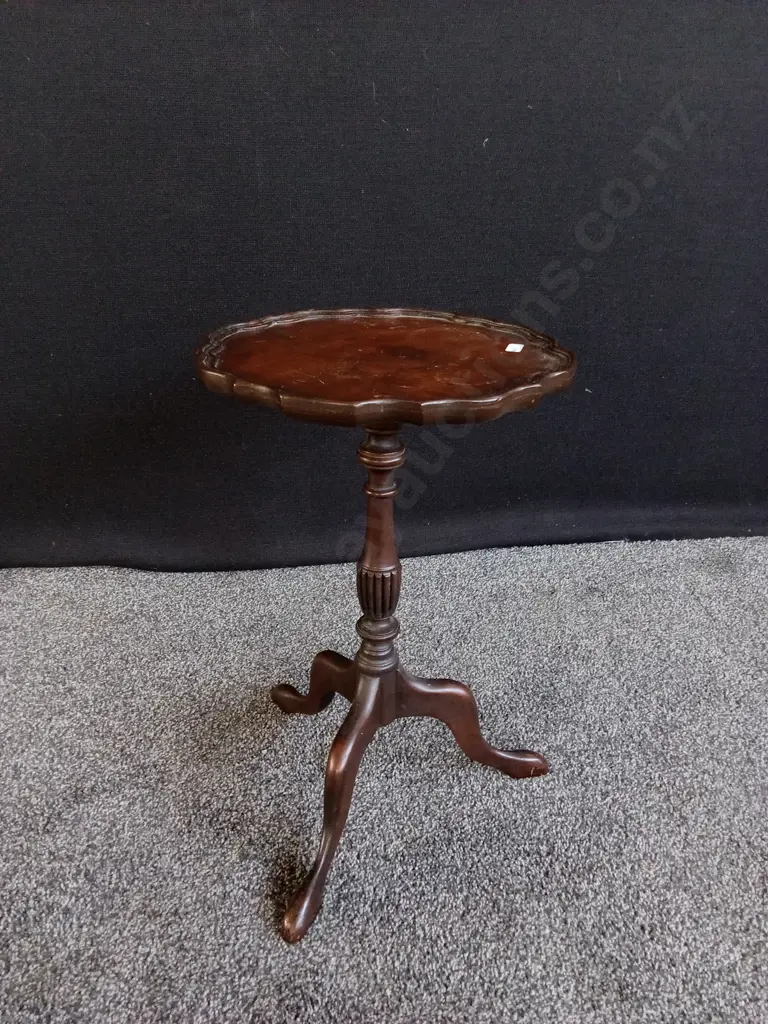 VINTAGE MAHOGANY TRIPOD TABLE Image 1++