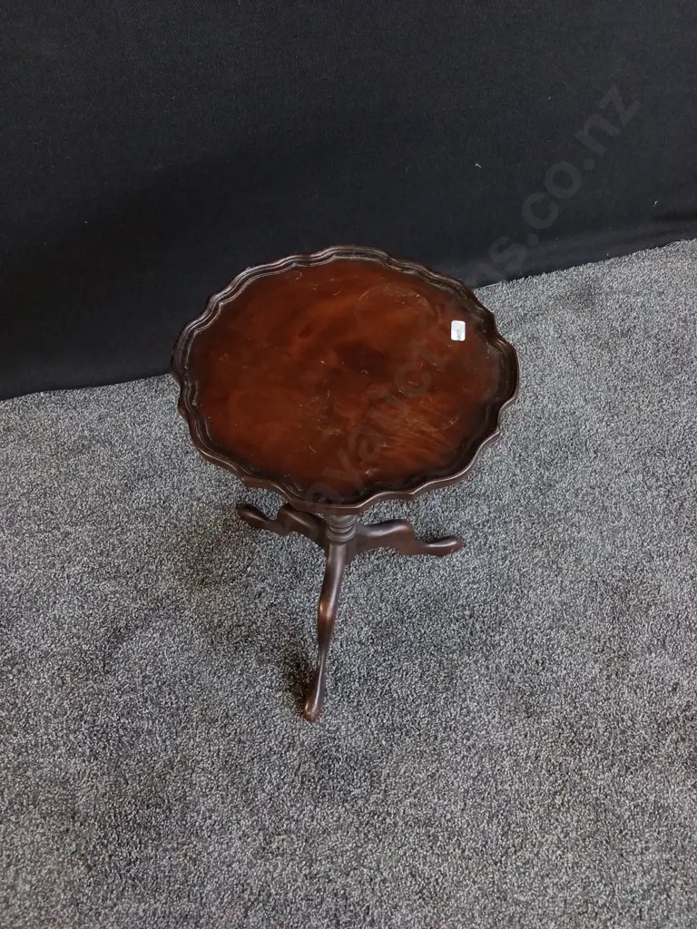 VINTAGE MAHOGANY TRIPOD TABLE Image 1++
