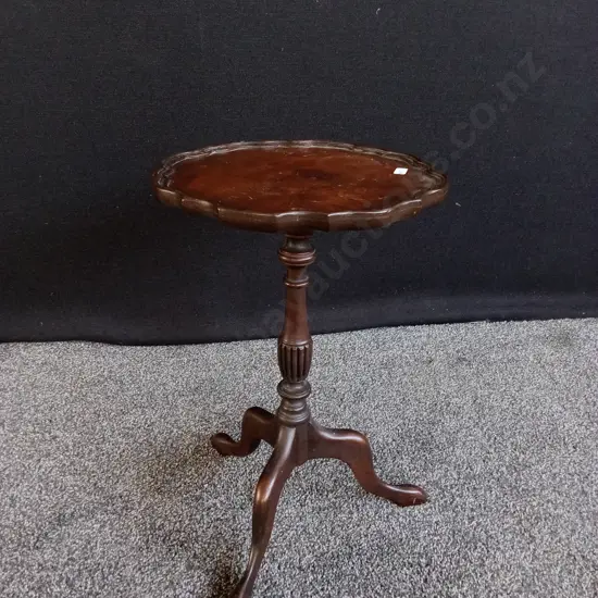 VINTAGE MAHOGANY TRIPOD TABLE