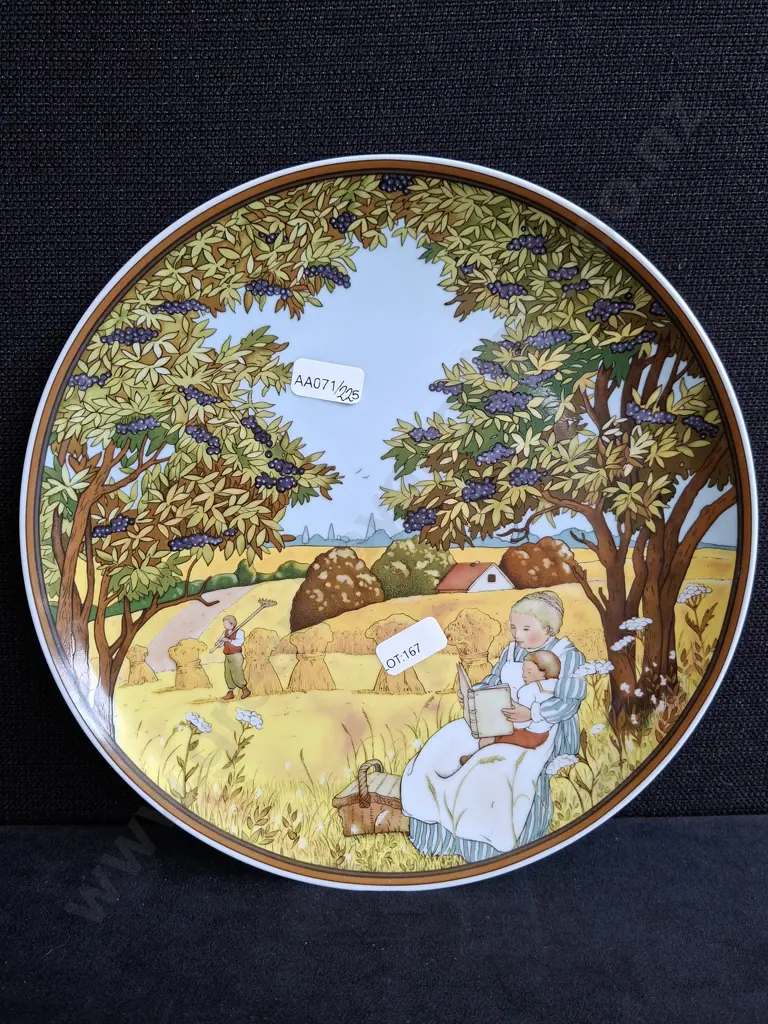 COLLECTABLE VILLEROY AND BOCH HERBST PLATE Image 1++