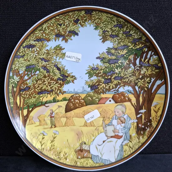 COLLECTABLE VILLEROY AND BOCH HERBST PLATE
