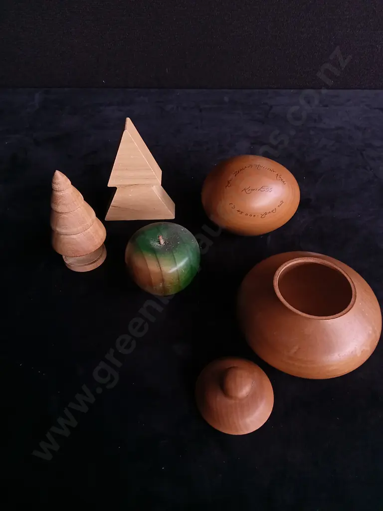 9 PIECE WOODEN DECOR Image 1++