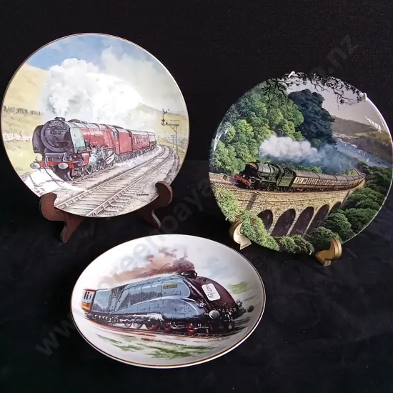 3 TRAIN DECORATIVE PLATES