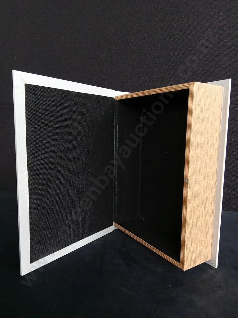 PARIS BOOK BOX AND 4 EIFFEL TOWERS TALLEST 19CM Image 1++