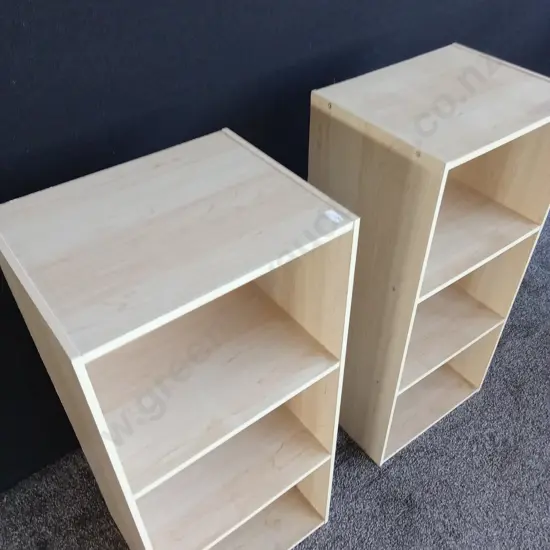 2 PIECES WOODEN CUBICLES