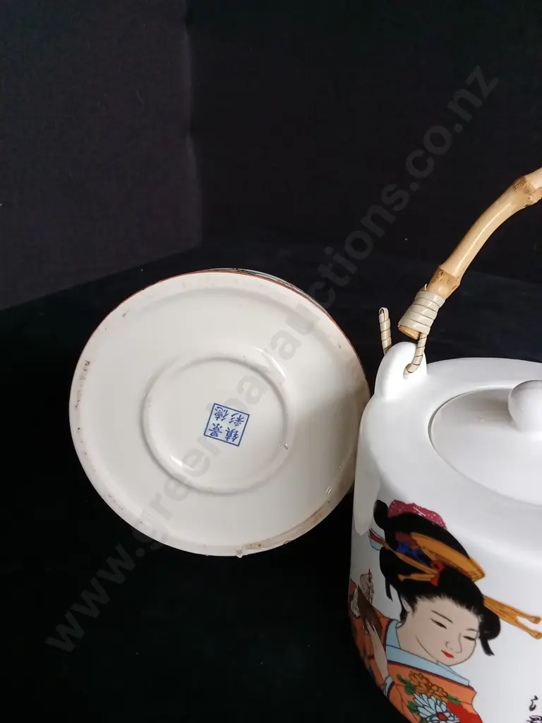 2 JAPANESE TEAPOTS Image 1++