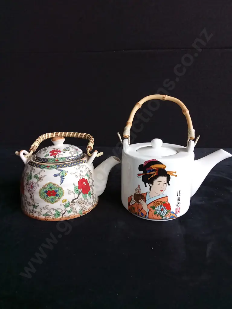 2 JAPANESE TEAPOTS Image 1++
