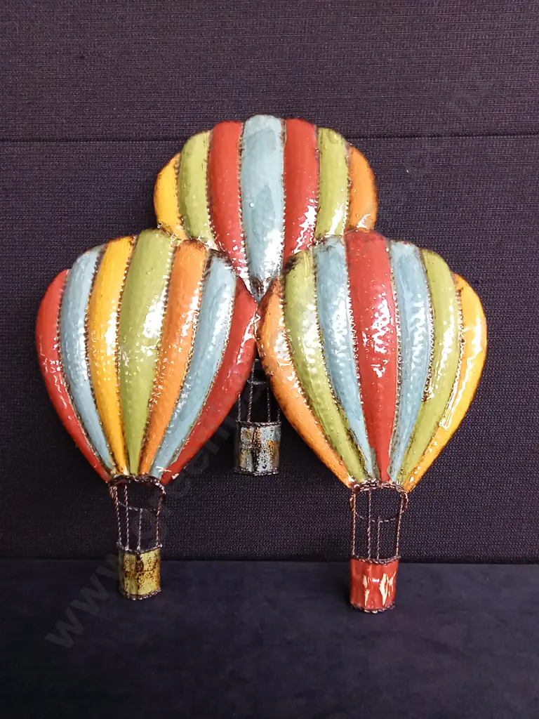 2 CLOWN WALL HANGINGS AND HOT AIR BALLOON METAL WALL ART Image 1++
