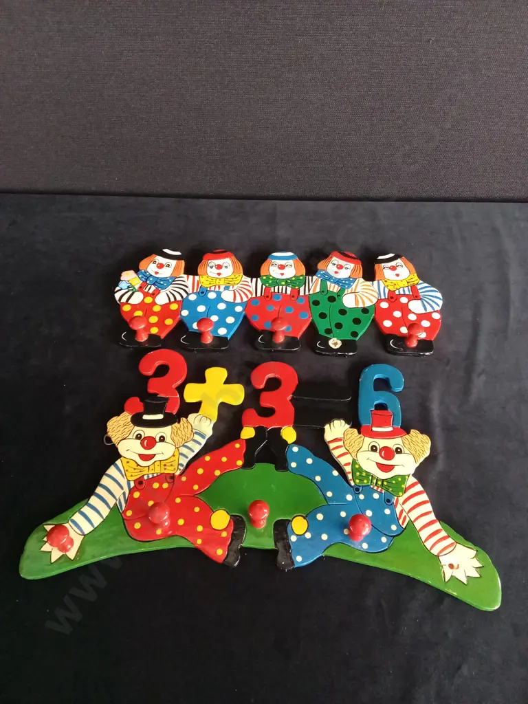 2 CLOWN WALL HANGINGS AND HOT AIR BALLOON METAL WALL ART Image 1++