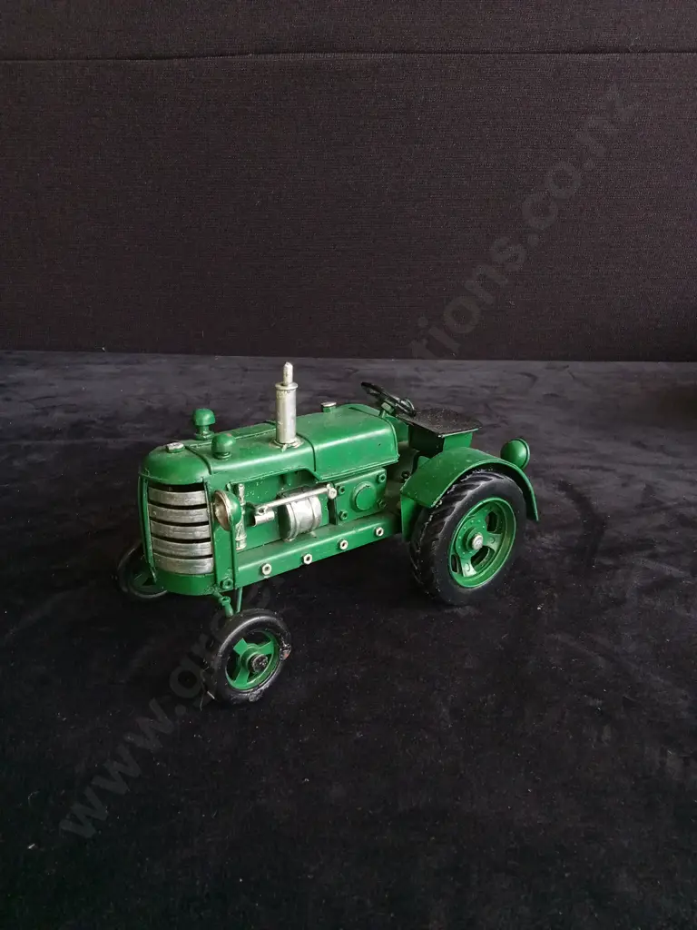 3 VINTAGE DIECAST COLLECTABLE VEHICLE MODELS Image 1++