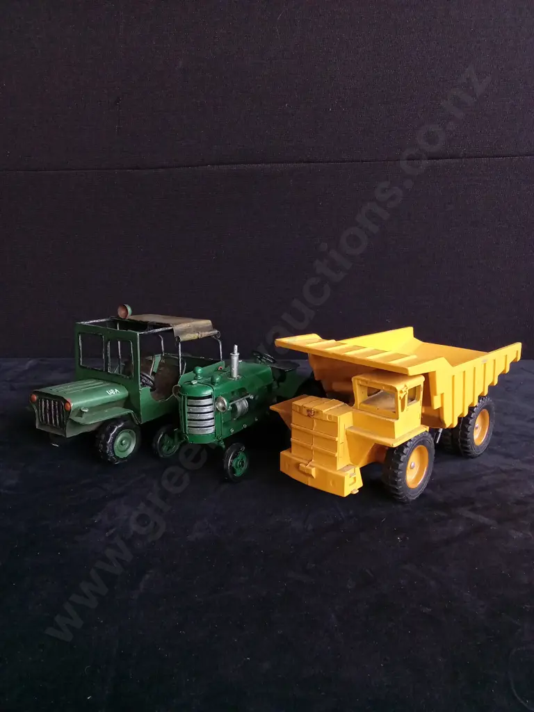 3 VINTAGE DIECAST COLLECTABLE VEHICLE MODELS Image 1++