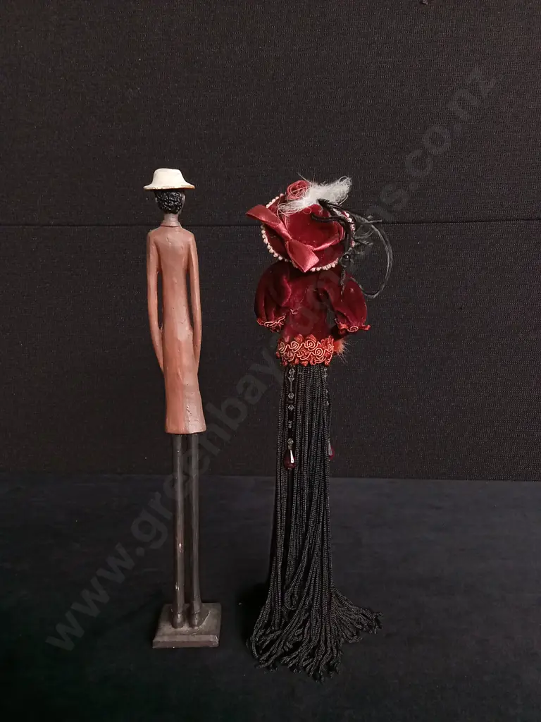 2 DECORATIVE FIGURES Image 1++