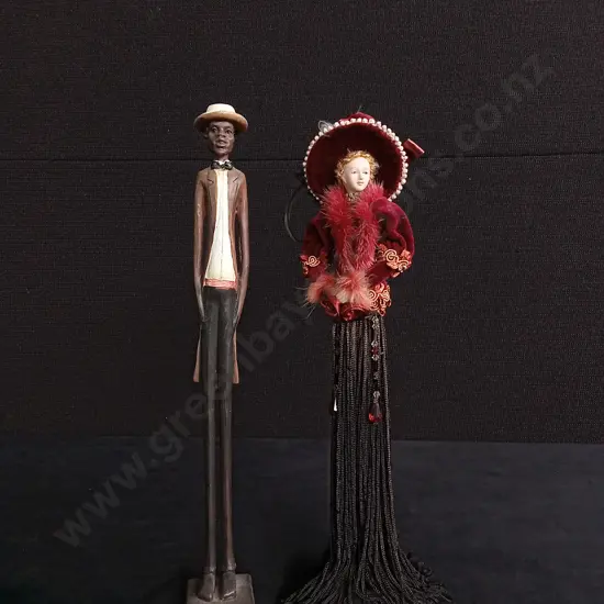 2 DECORATIVE FIGURES