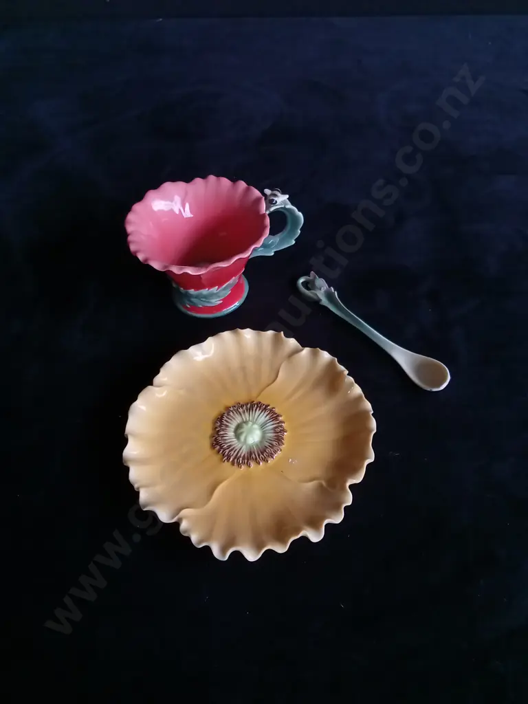 JEANNE REED STYLE TEA CUP AND SAUCER SET Image 1++
