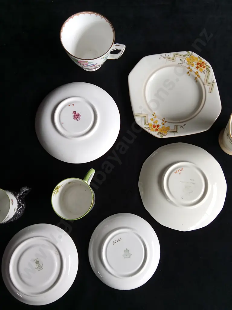 4 TEA CUP AND SAUCER SETS Image 1++