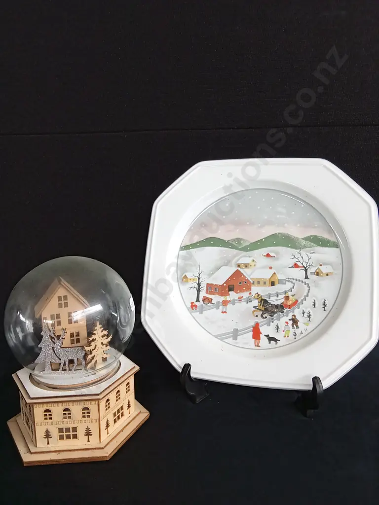 ASSORTED DECORATIVE CHRISTMAS ITEMS Image 1++
