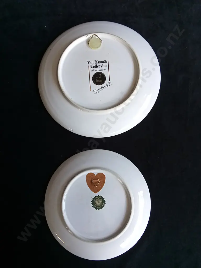 2 PIECES FARM DECORATIVE PLATES Image 1++