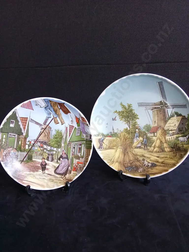 2 PIECES FARM DECORATIVE PLATES Image 1++