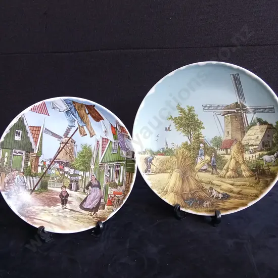 2 PIECES FARM DECORATIVE PLATES