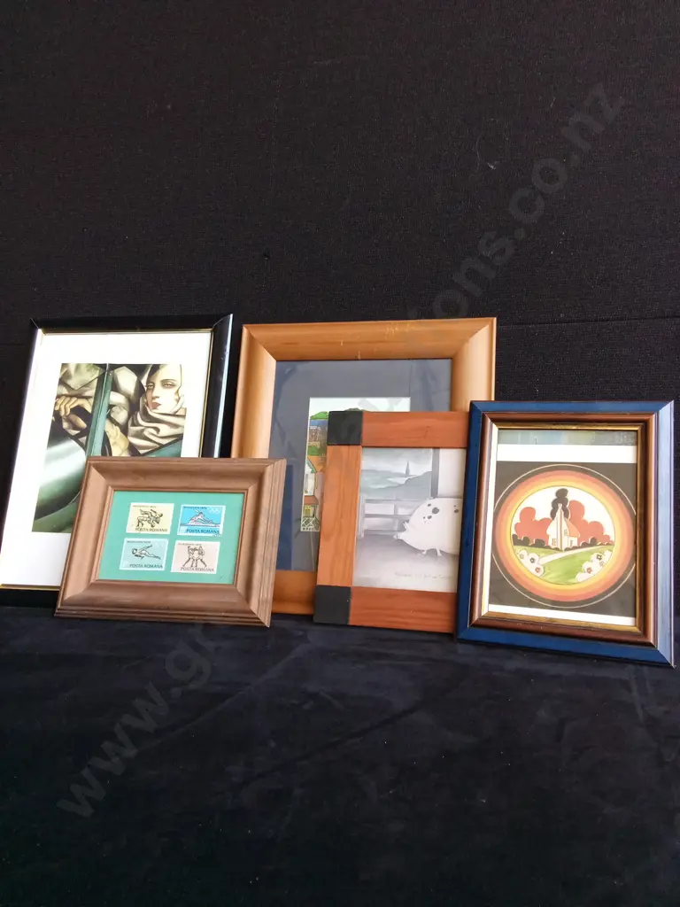 5 PIECES FRAMED ART PRINTS Image 1++