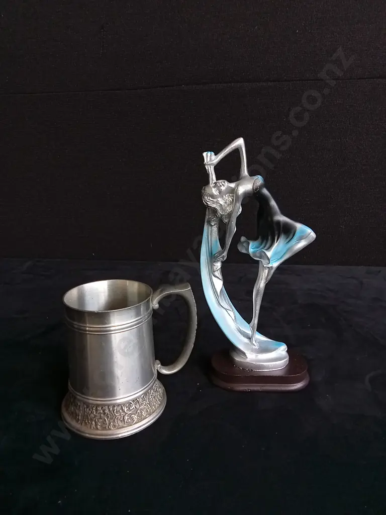 2 PIECES SILVER HOME DECOR STATUE AND CUP Image 1++