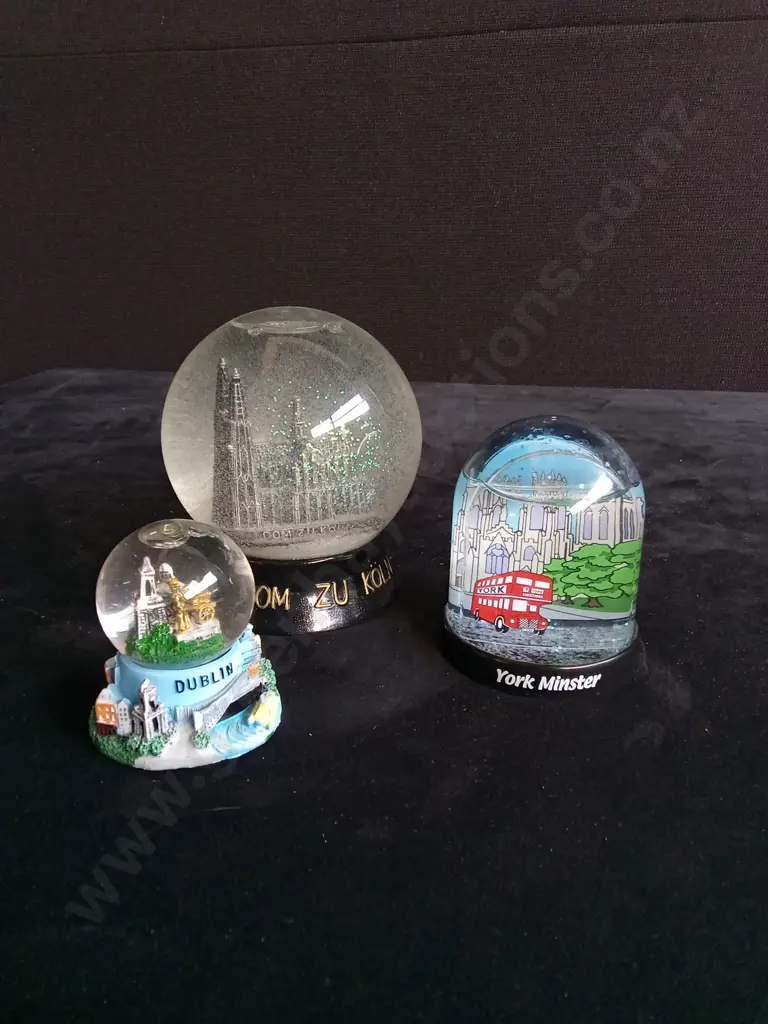 3 PIECE TRAVEL SOUVENIR SNOW GLOBES Image 1++