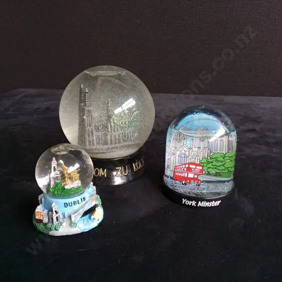 3 PIECE TRAVEL SOUVENIR SNOW GLOBES
