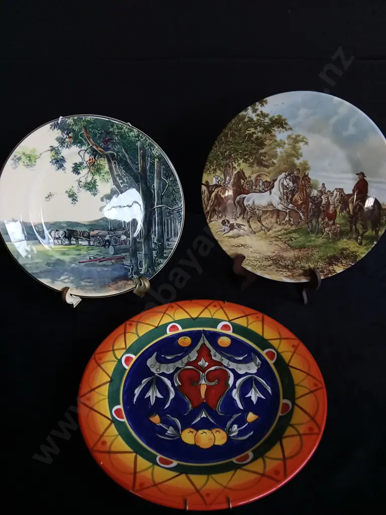 3 PIECES DECORATIVE PLATES Image 1++