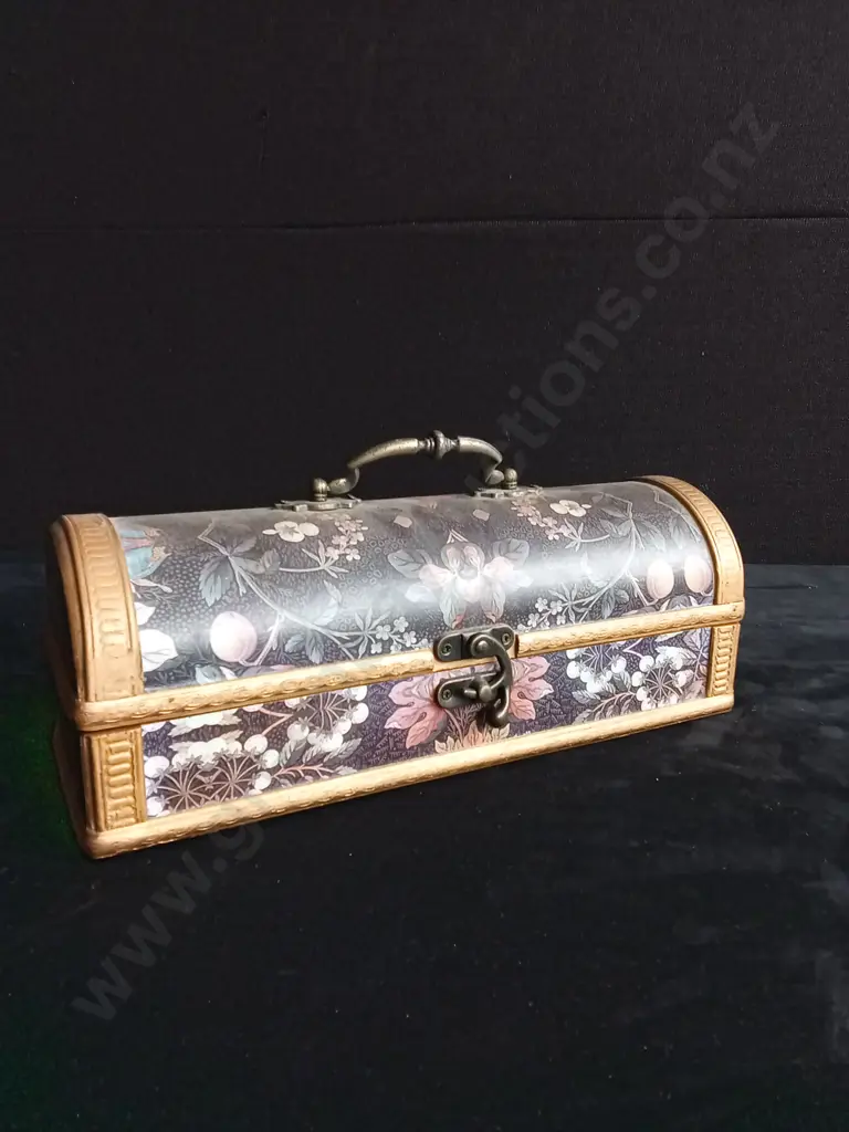 DECORATIVE JEWELLERY CHEST Image 1++