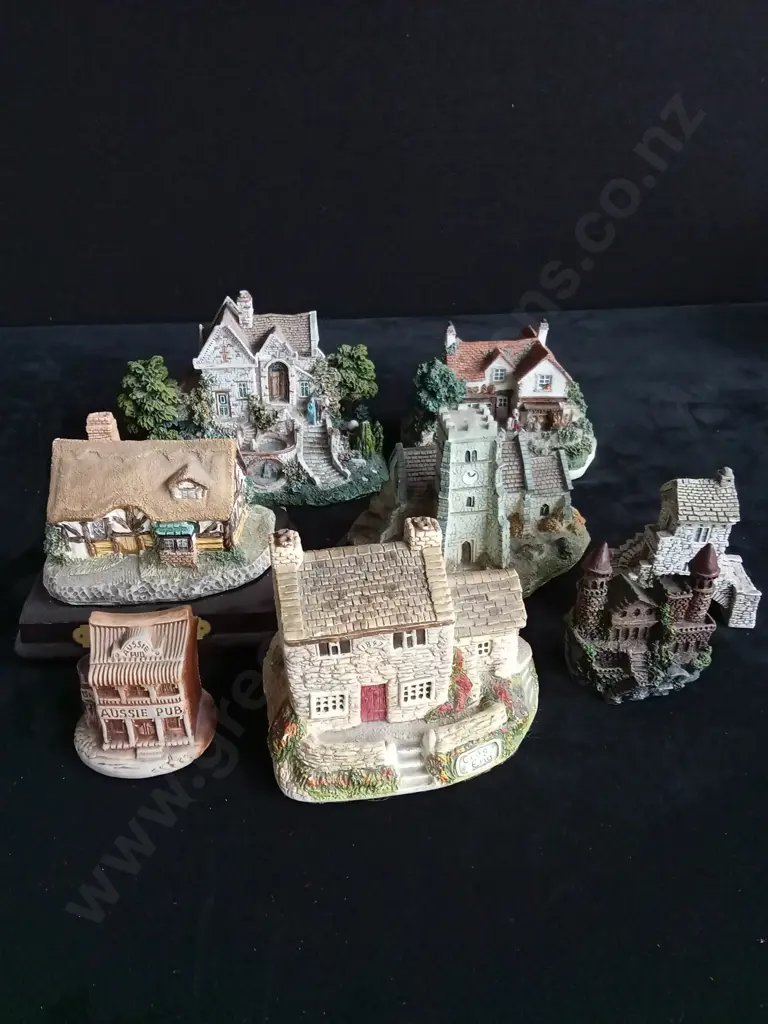 8 DECORATIVE HOUSES Image 1++