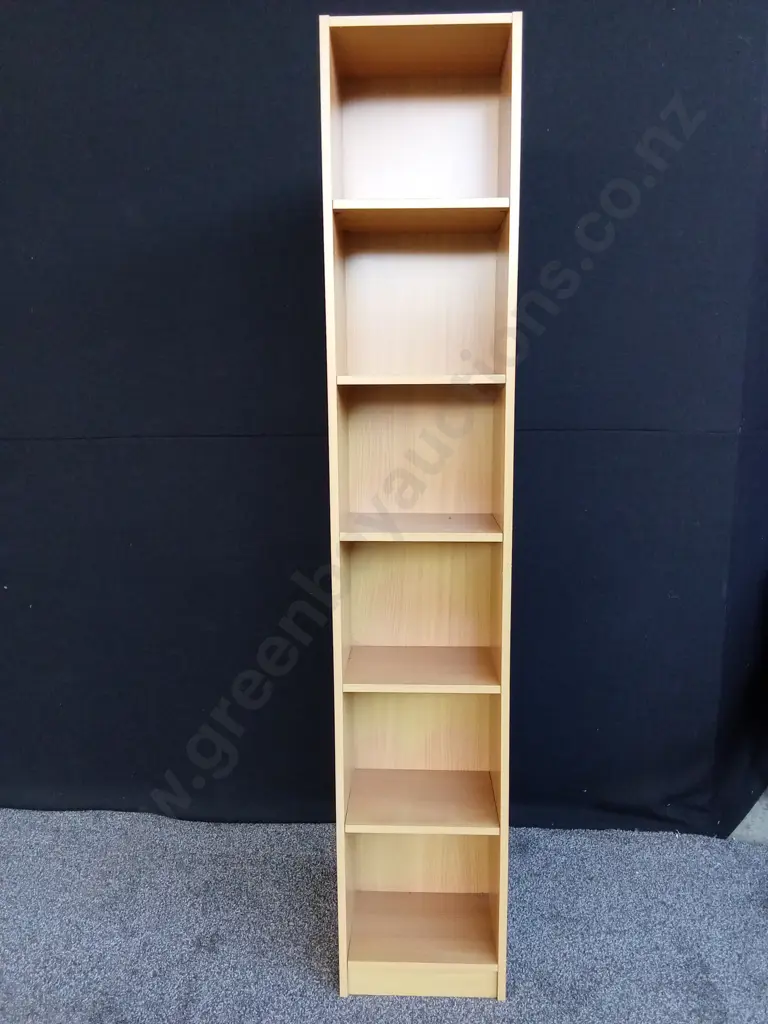 WOODEN CUBLICLE 1.77M H X 32CM W Image 1++