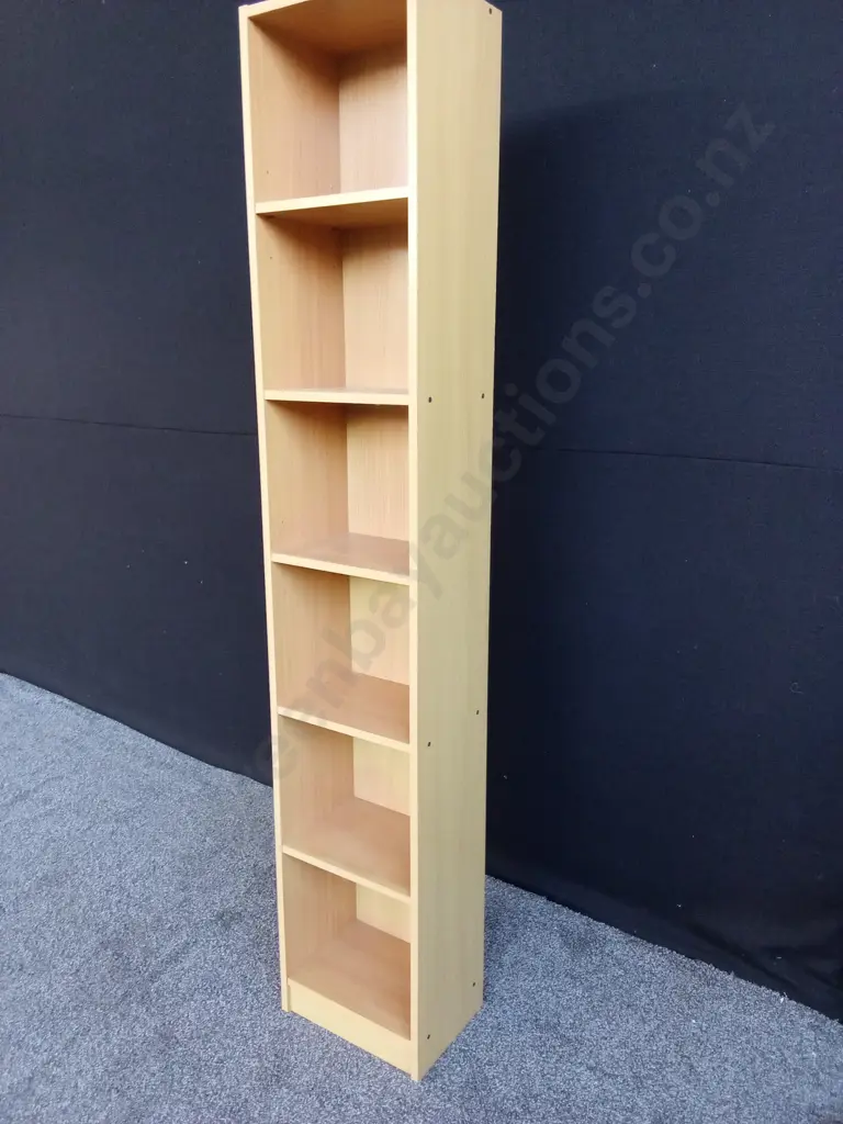 WOODEN CUBLICLE 1.77M H X 32CM W Image 1++