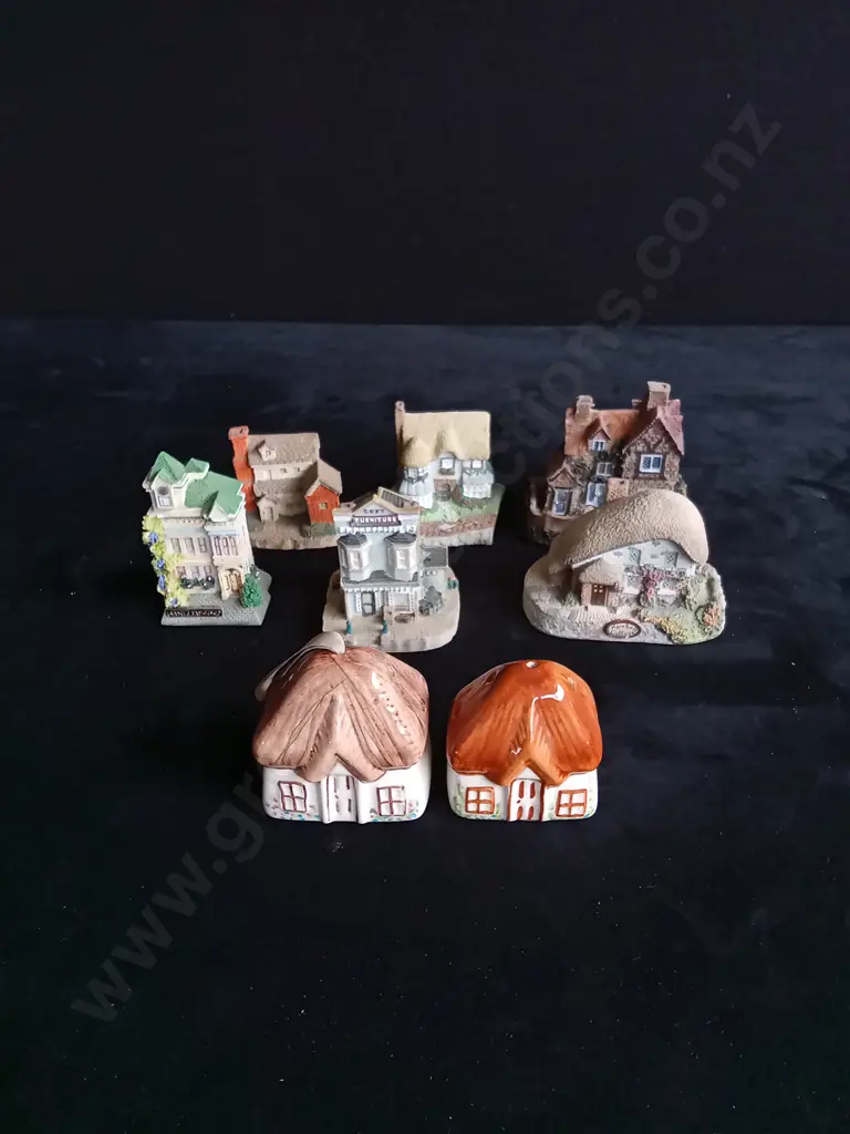 8 DECORATIVE HOUSE ORNAMENTS Image 1++