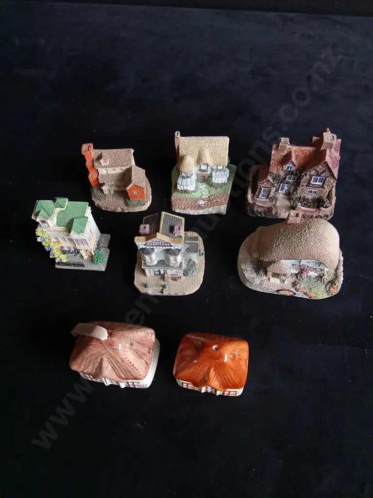 8 DECORATIVE HOUSE ORNAMENTS Image 1++