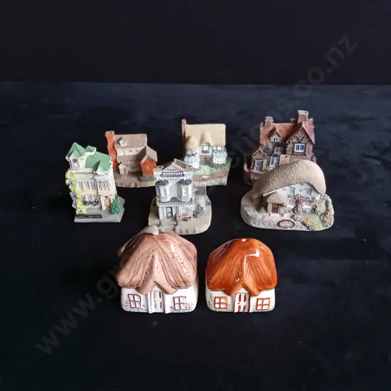 8 DECORATIVE HOUSE ORNAMENTS