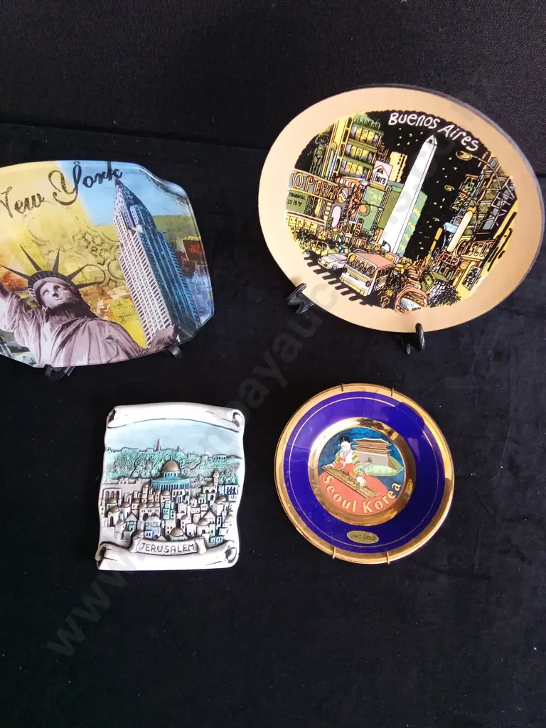 4 PIECES DECORATIVE PLATES TRAVEL SOUVENIRS Image 1++