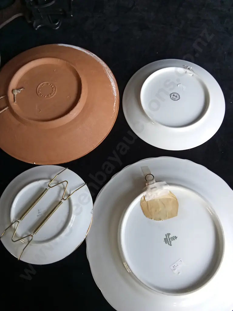 7 PIECES LOCATION DECORATIVE PLATES Image 1++