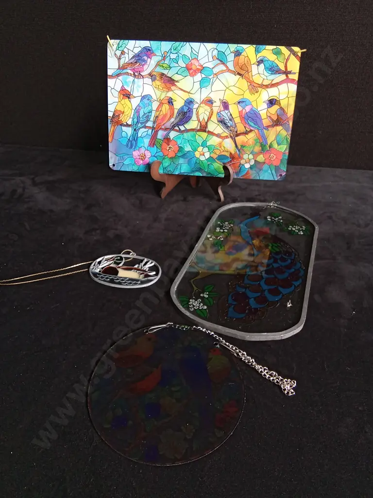 4 PIECE PLASTIC AND GLASSBIRD DECOR Image 1++