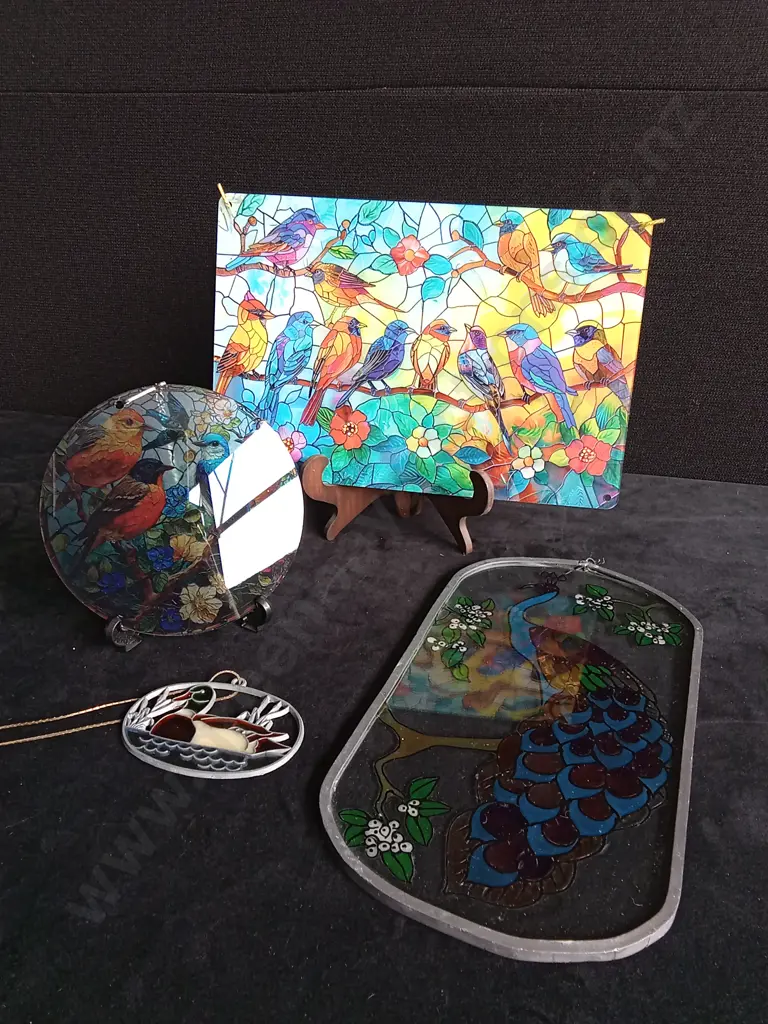 4 PIECE PLASTIC AND GLASSBIRD DECOR Image 1++