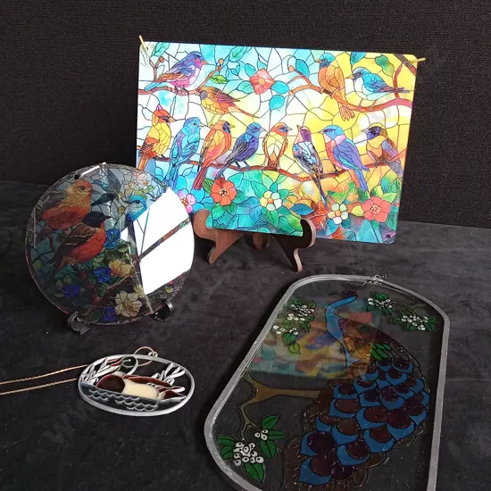 4 PIECE PLASTIC AND GLASSBIRD DECOR