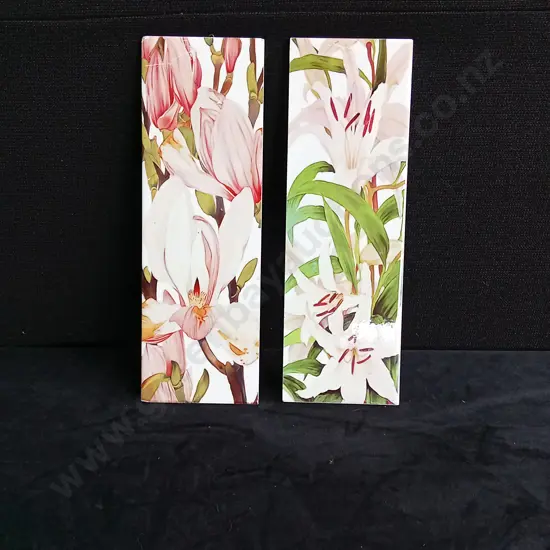2 FLORAL DECORATIVE CERAMIC TILES
