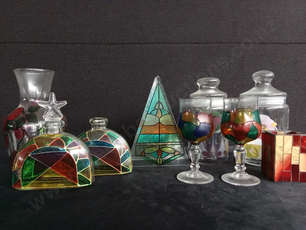 ASSORTED GLASS ITEMS Image 1++