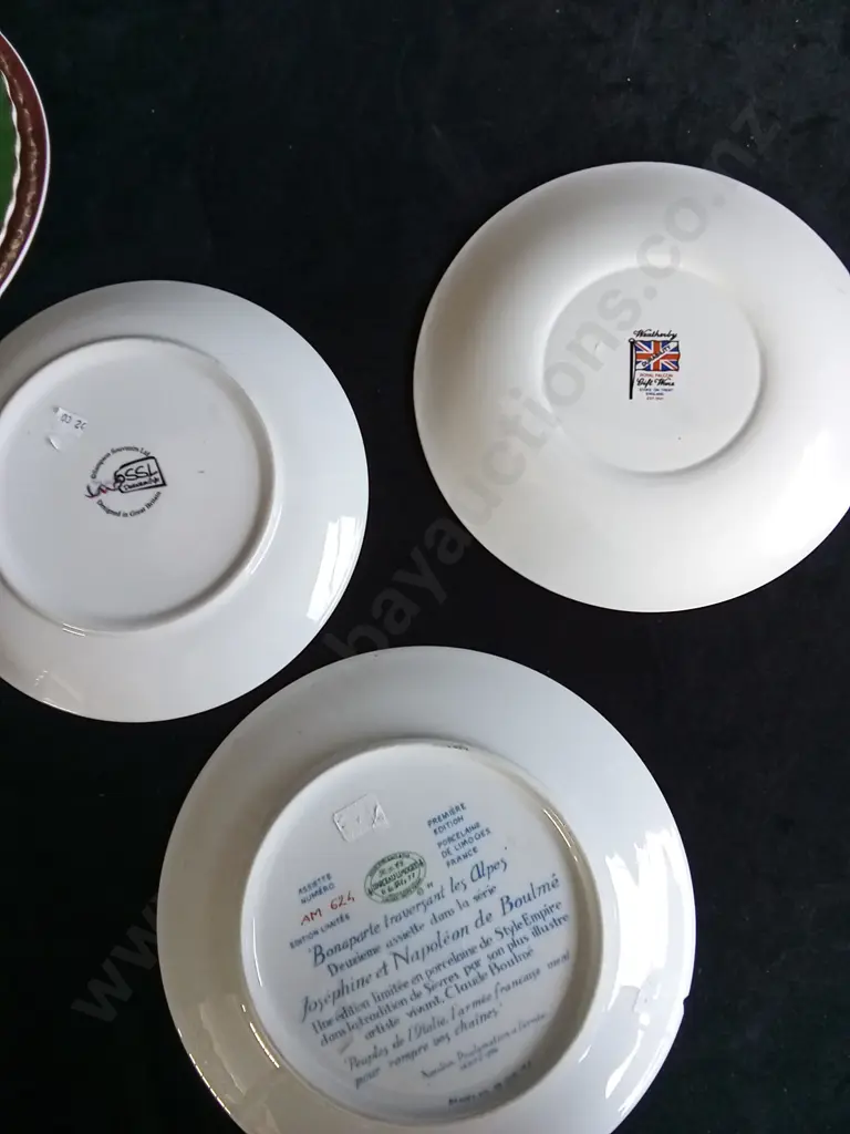 5 PIECES DECORATIVE PLATES Image 1++