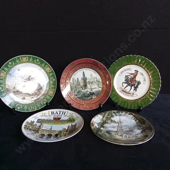5 PIECES DECORATIVE PLATES