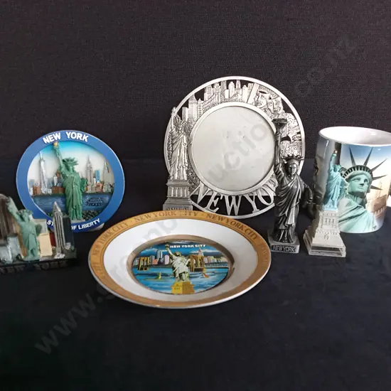 7 NEW YORK MEMORABILIA