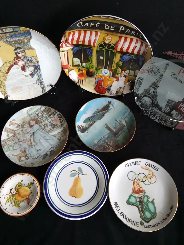 8 PIECES MIX OF DECORATIVE PLATES Image 1++