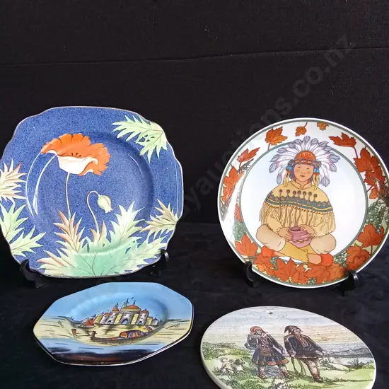 4 PIECES DECORATIVE PLATES